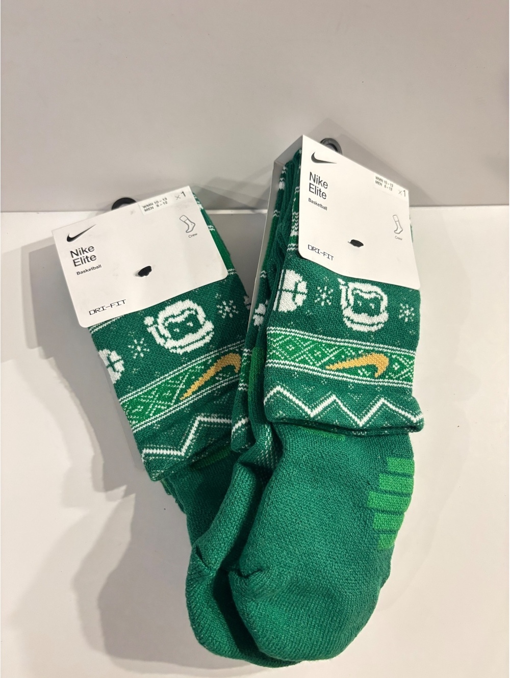 Lot of 2 Nike Elite Christmas Basketball Crew Socks Green Large NWT